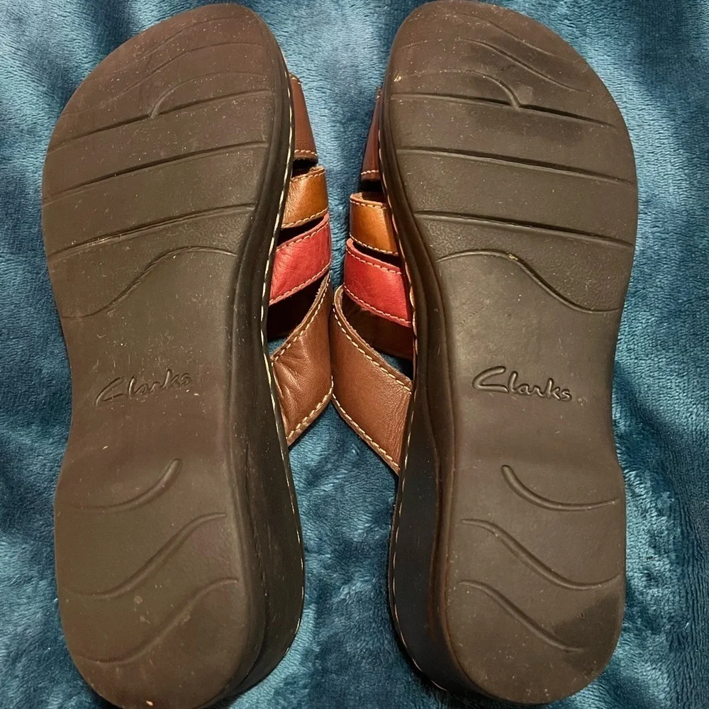 Clarks soft cushion sandals, size 9.5, colors light brown dark brown red. Nice